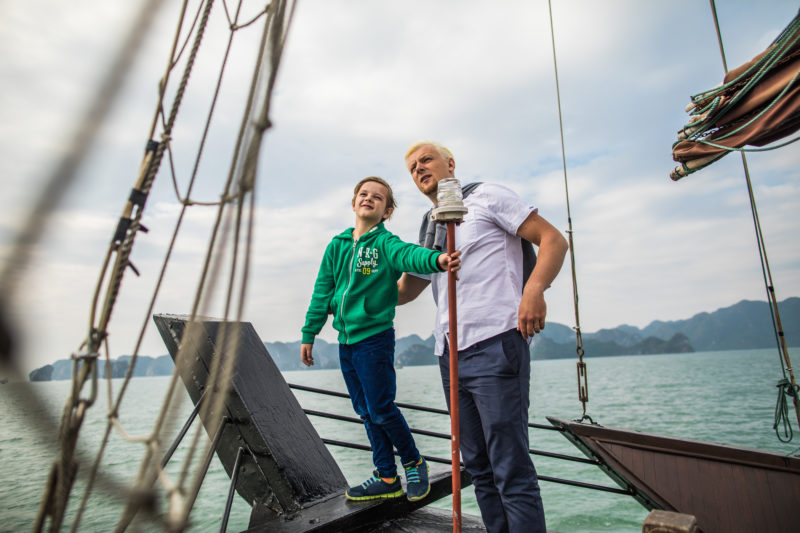 traveling-to-halong-bay-with-kids