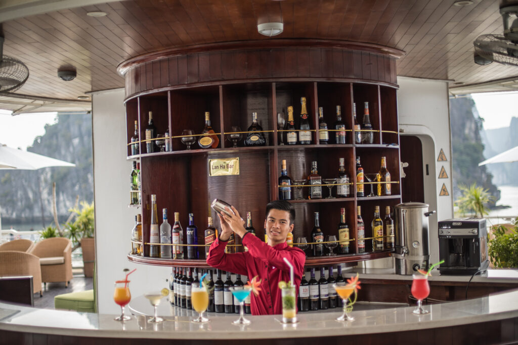 bartender-the-au-co-cruise